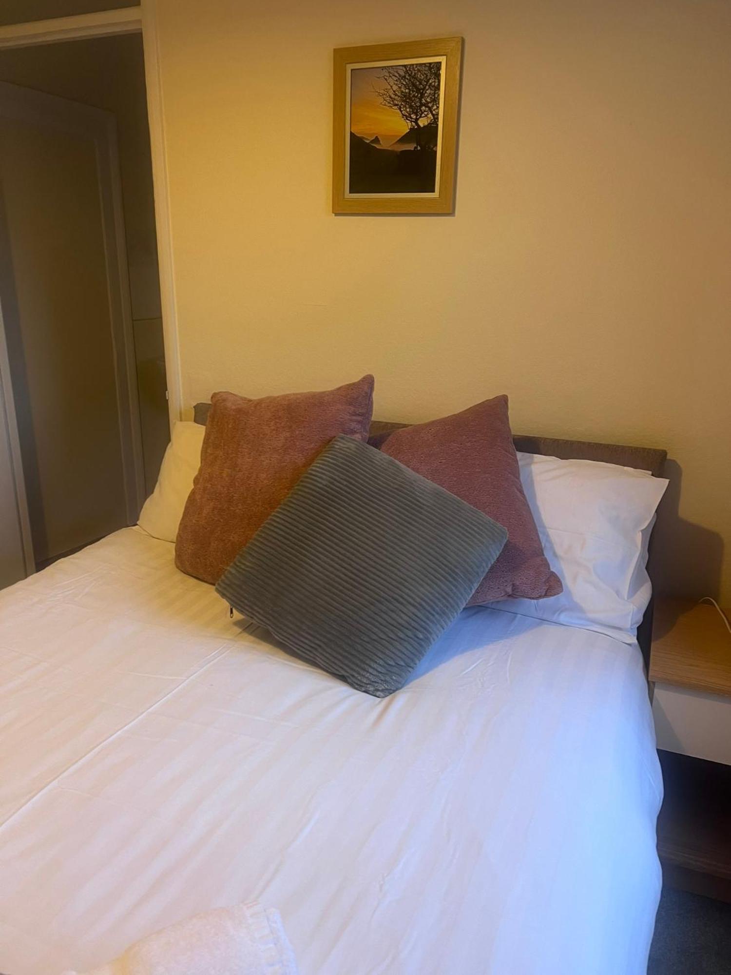 The Crown Hotel Линтон Экстерьер фото