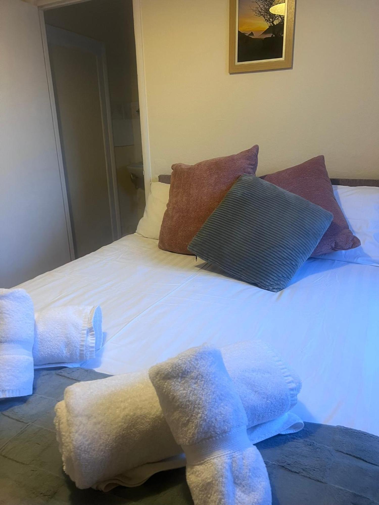 The Crown Hotel Линтон Экстерьер фото