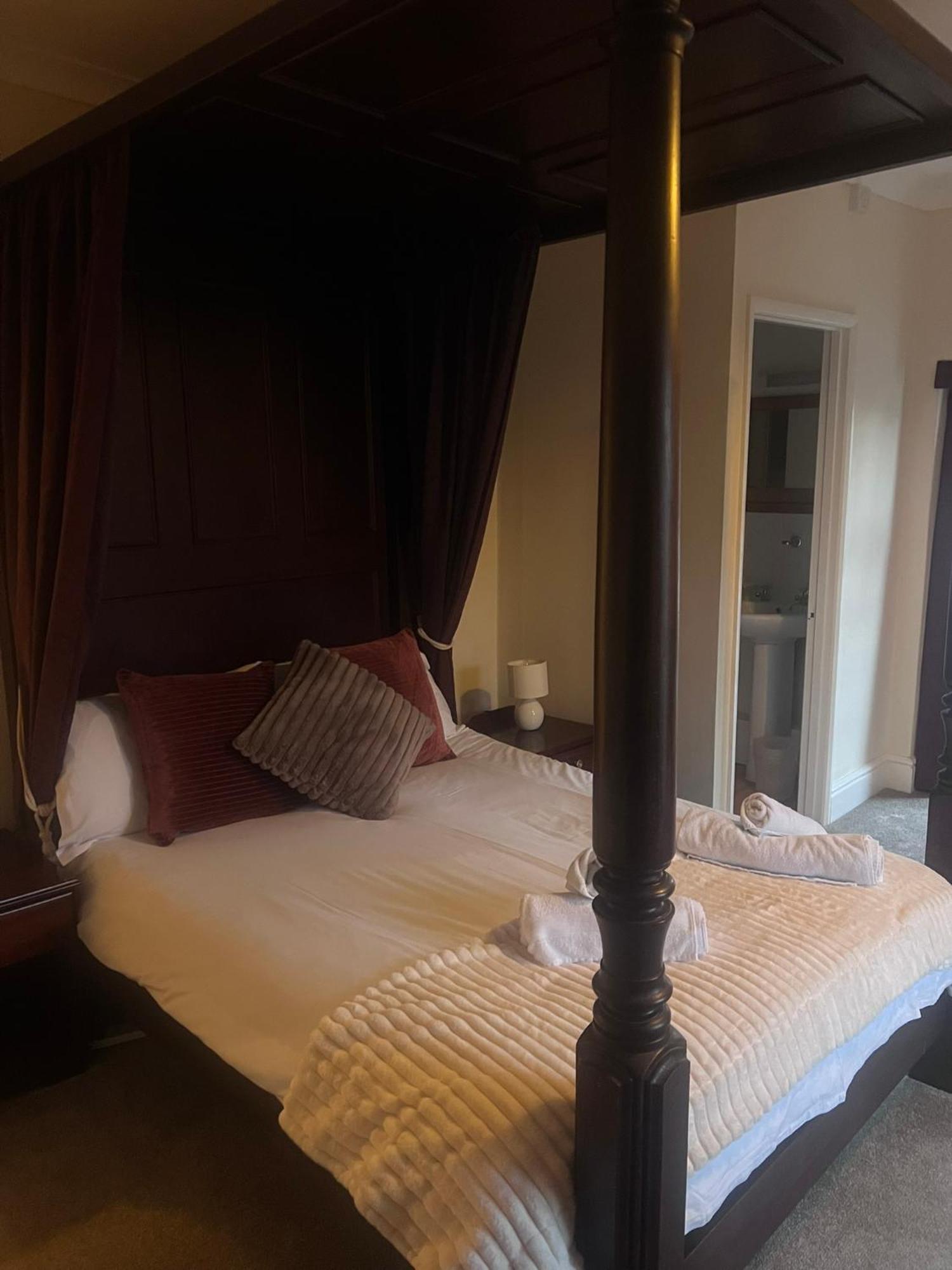 The Crown Hotel Линтон Экстерьер фото