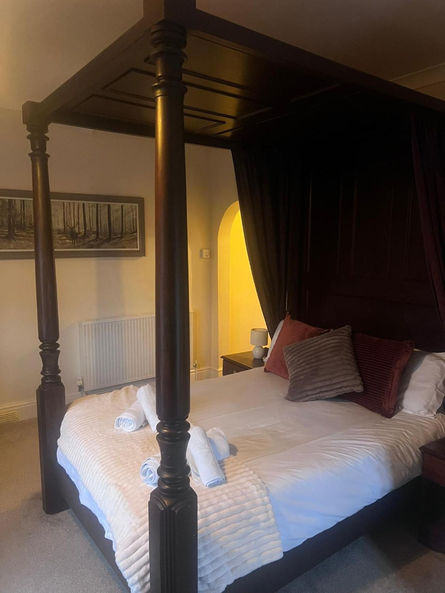 The Crown Hotel Линтон Экстерьер фото